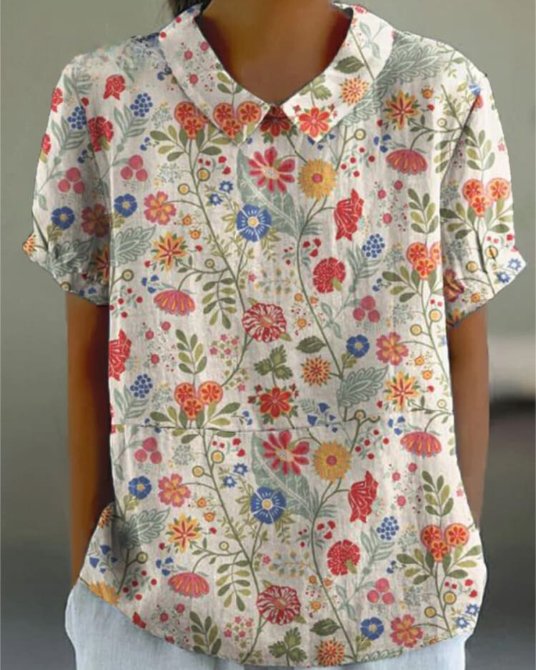 Sød bluse med pastoralt blomsterprint