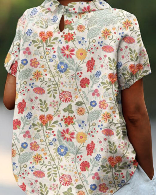 Sød bluse med pastoralt blomsterprint