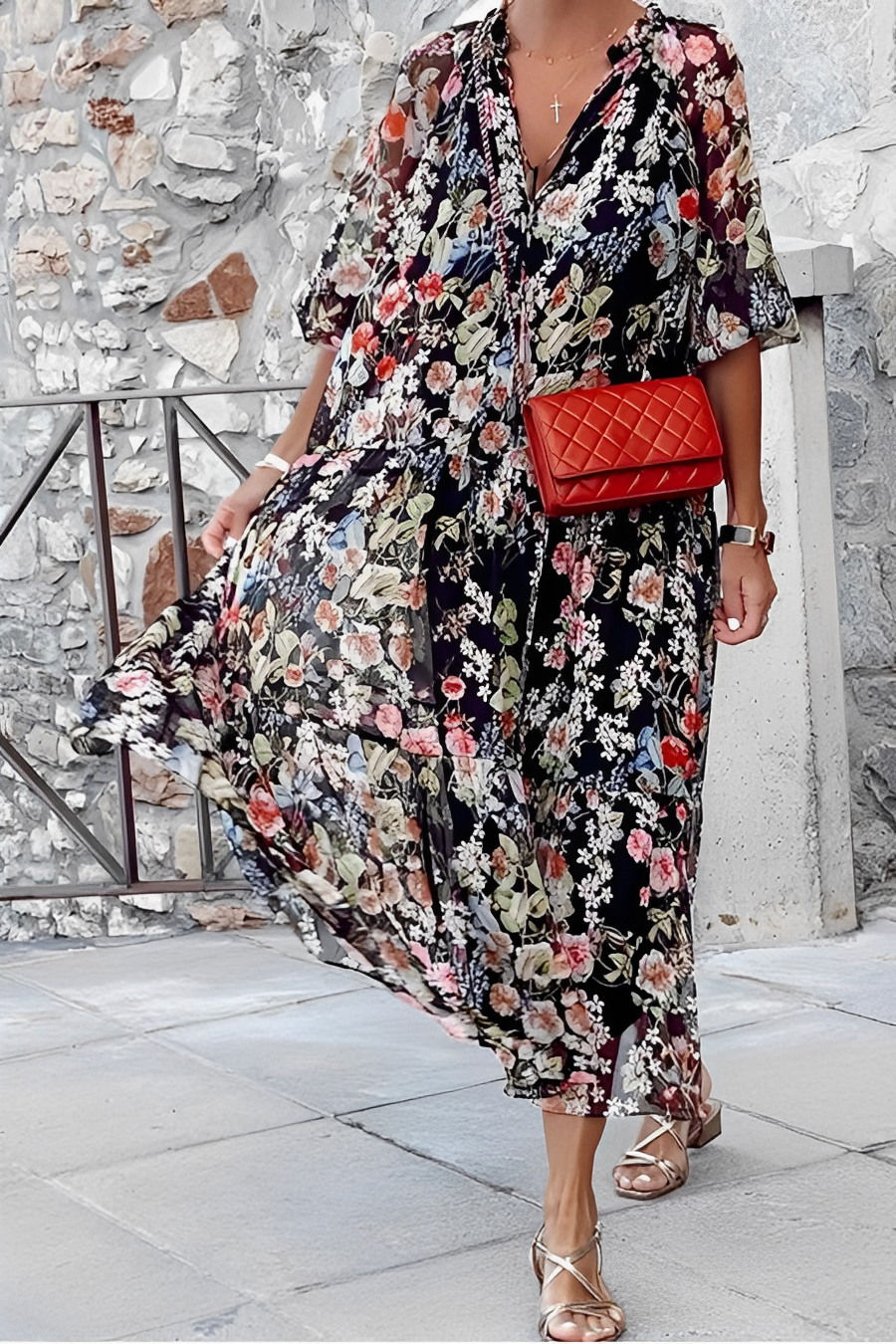 Lydia - Ibiza Fashion kvinders kjole med V-hals V-hals med blomsterprint