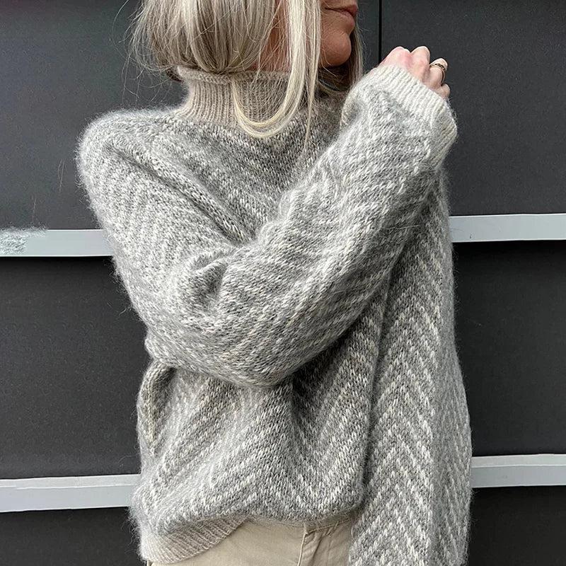 Gråstribet langærmet sweater